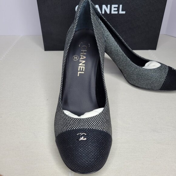 Chanel Pumps Sz 7.5 Dark Silver Black Logo Cap Toe Stiletto Heels Leather Fabric - Picture 8 of 14
